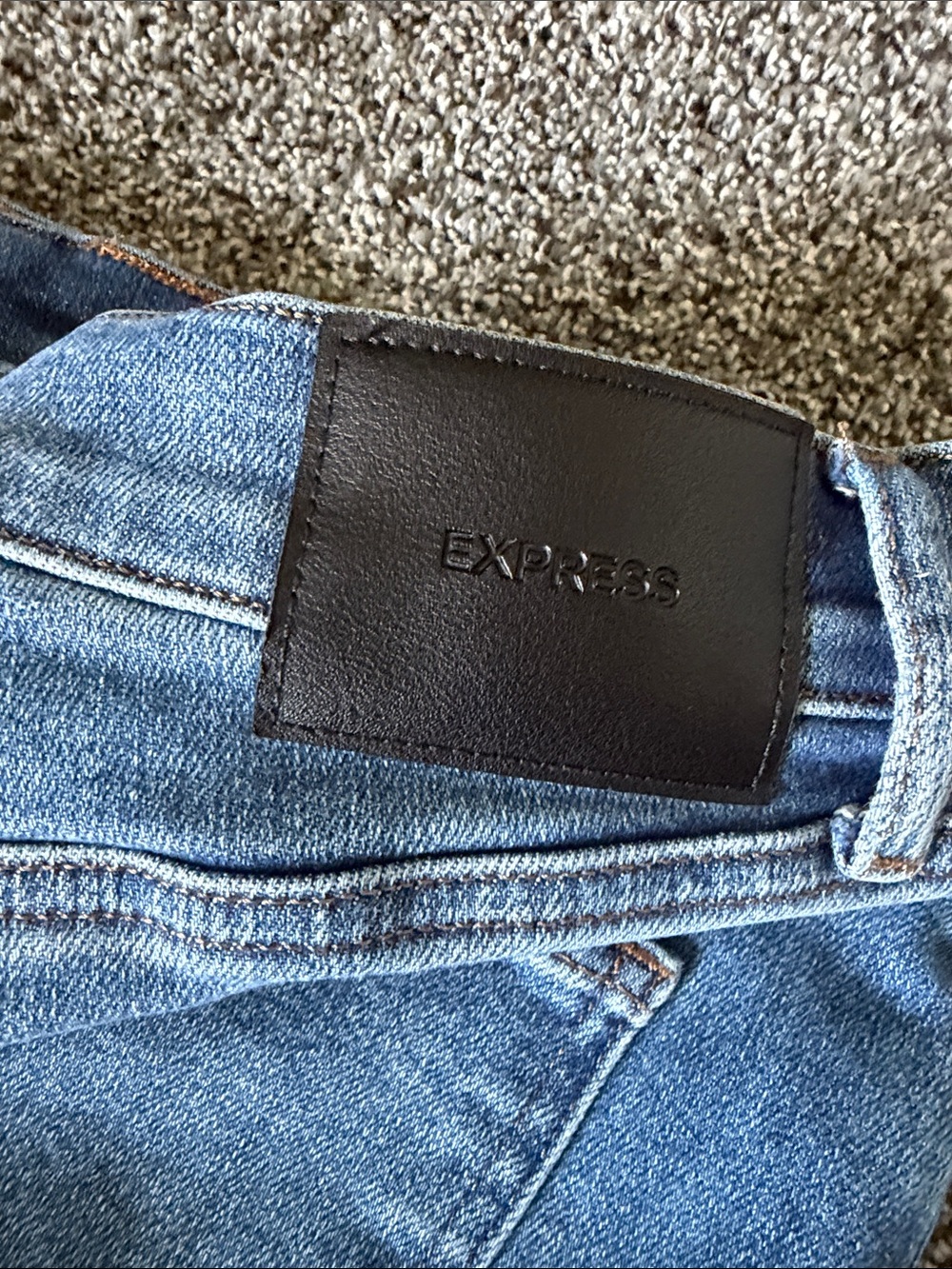 EXPRESS Skyscraper Mid Rise Medium Wash Distressed Jeans Size 6R - Picture 3 of 7